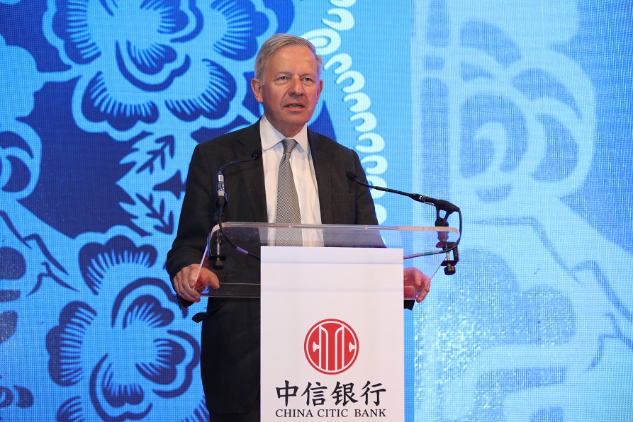 20190624340953.jpg 3. 英中商业协会继任主席谢拉德?考珀-科尔斯爵士致辞.jpg